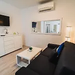 Downtown Park With Balcony Apartment *