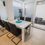 Apartment Downtown Park With Balcony Vodice