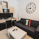 Downtown Park With Balcony Apartment *
