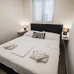 Downtown Park With Balcony Apartment Vodice