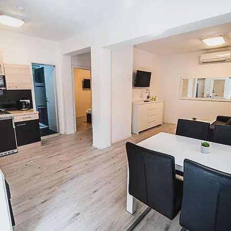 Apartment Downtown Park With Balcony