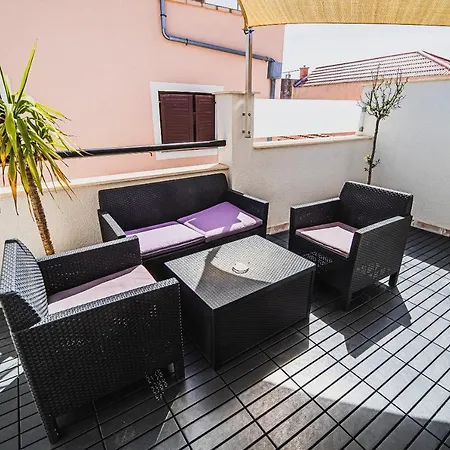 Downtown Park With Balcony