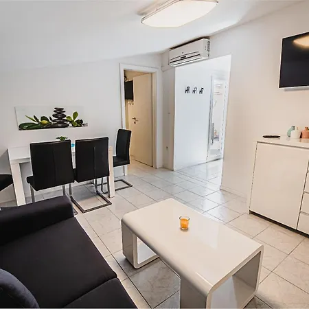 Apartment Downtown Park With Balcony Vodice