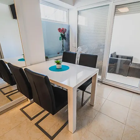 Apartment Downtown Park With Balcony Vodice