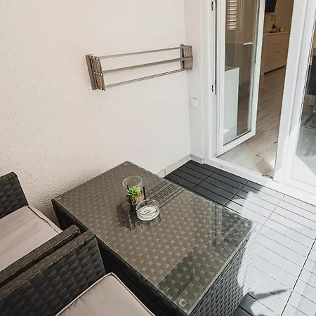Downtown Park With Balcony Apartment