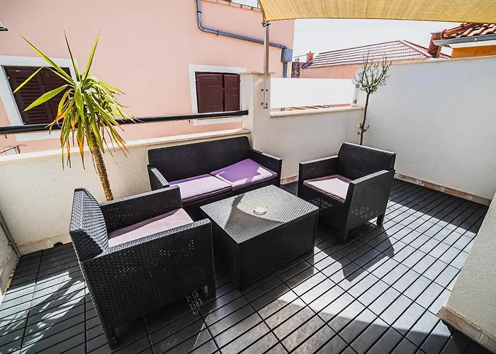 Downtown Park With Balcony