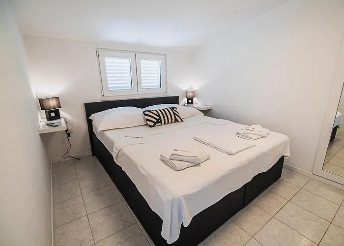 Downtown Park With Balcony Vodice