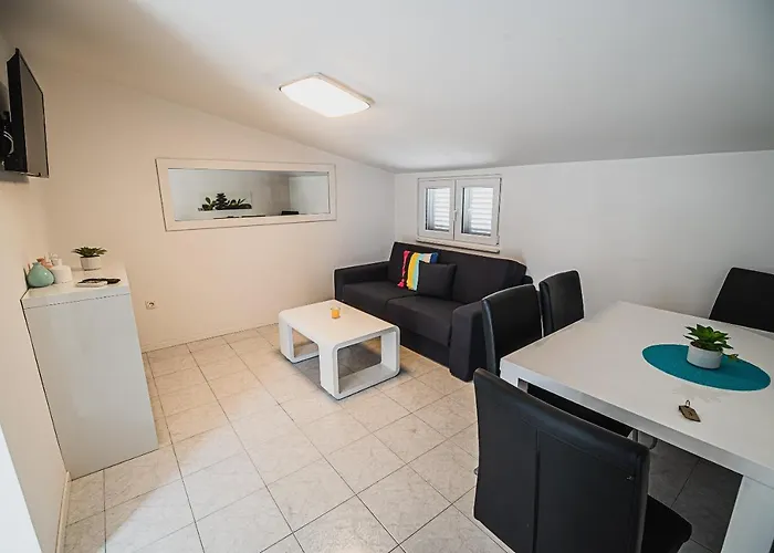 Downtown Park With Balcony *